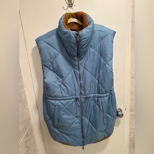 Free People Movement reversible puffer vest
New with tags (nwt)
Size XL